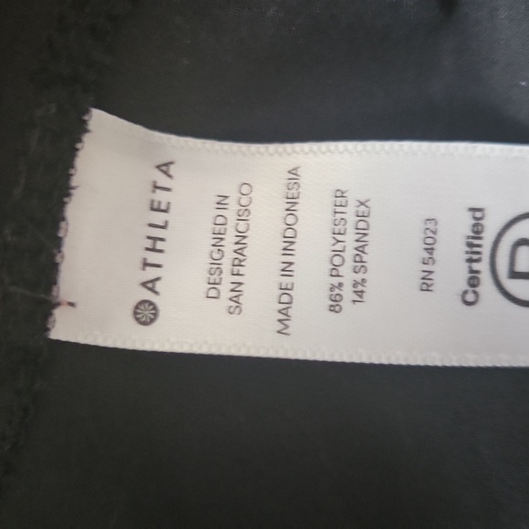 Athleta black womans capri pants size 14 - Picture 8 of 8